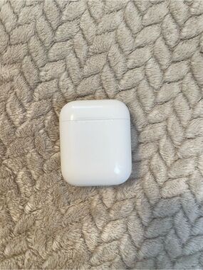AirPods 2 gen in working condition but lower battery life with cute case